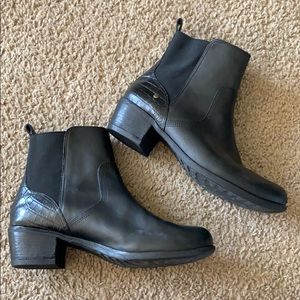 UGG Keller Croco Chelsea Boots